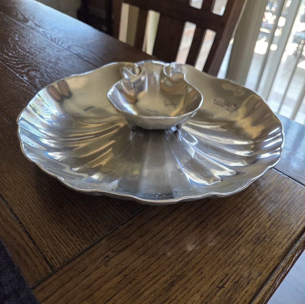 Wilton Armatale Shell & Small Shell Sauce Hors d'oueuvre Server